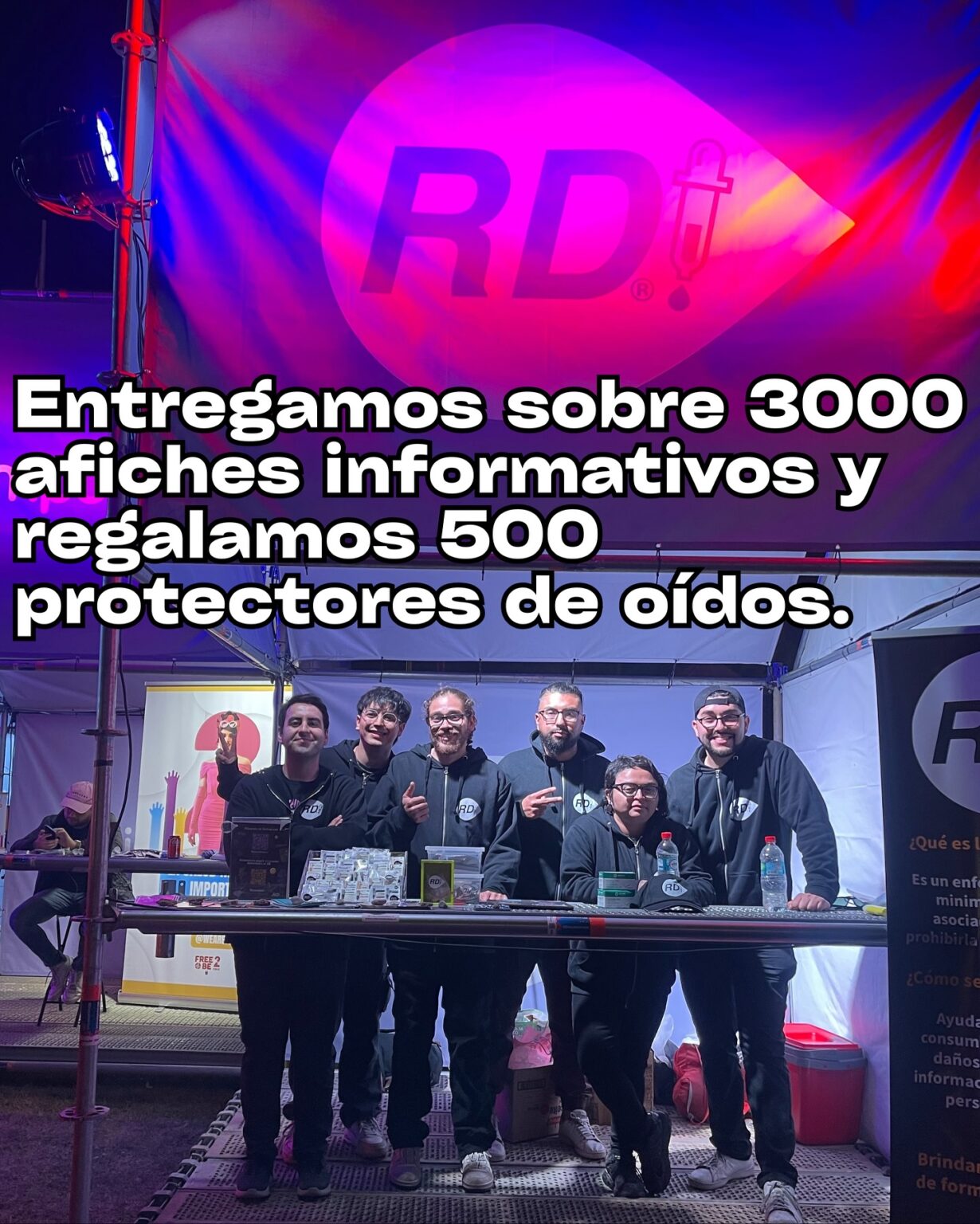 Entrega de información y material educativo a asistentes del festival, Creamfields Chile, octubre 2025